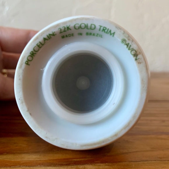 Vintage Avon Strawberry Porcelain Shaker with 22K Gold Trim – Set of 2 - Picture 15 of 15